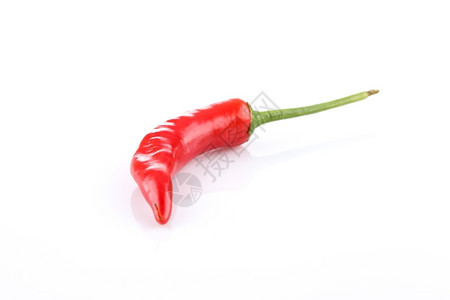 燃烧新鲜的红辣椒白背景孤立的红辣椒图片