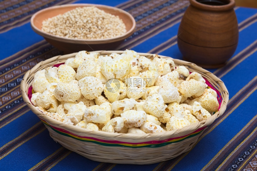 织物常见的纺品在玻利维亚吃零食的白玉米Pasancalla在玻利维亚被作为零食吃掉以天然光选择焦点Focusinthesness图片