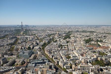 缅因蒙帕纳斯外部的从法国巴黎蒙帕纳斯塔看到巴黎与埃菲尔铁塔残疾人和国防商业区一道的巴黎天际线空中全景图象地平线防御背景
