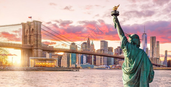 公园商业美国日落时报自由女神像和纽约市天际雕像图片