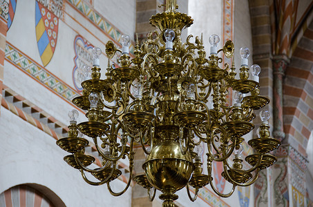 闪亮的版税丹麦索罗大教堂的香黛尔金吊灯机火花高清图片