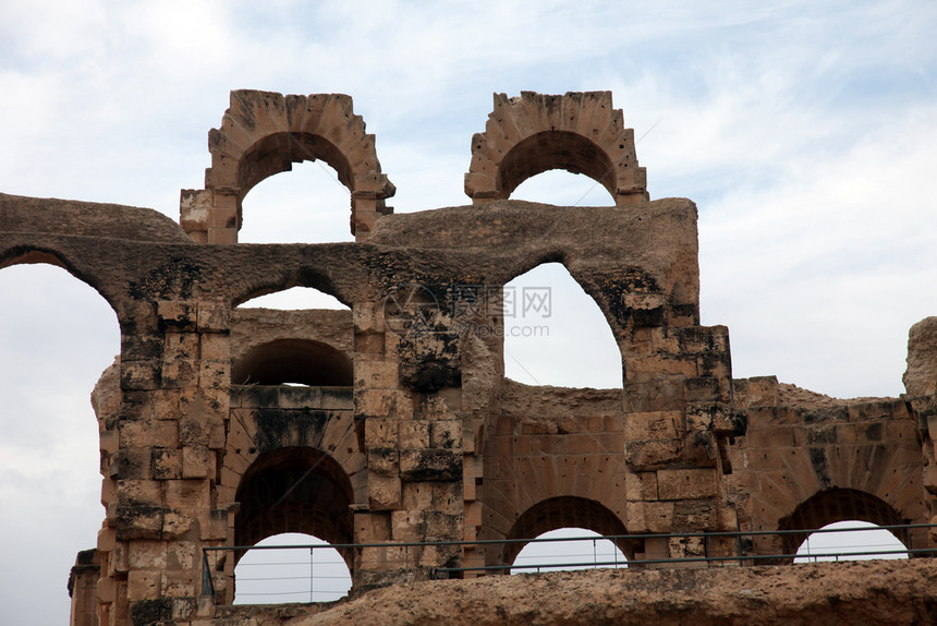 古老的著名遗产突尼斯ElJem的木剧院图片
