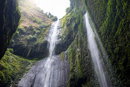 新鲜溪印度尼西亚东爪哇马达卡里普拉瀑布旅行图片