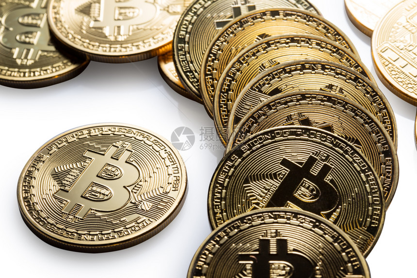 技术网上虚拟国际货币和商业的概念在白背面被孤立的金比特币加密货在白背面上被孤立的黄金比特币ScrapedcryptomountB图片