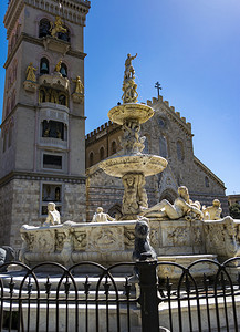 墨西拿大教堂视图意利西里岛墨拿大教堂意利西里岛使徒雕塑图片