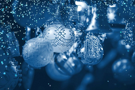 欧洲市场的圣诞装饰品20年的度假购物颜色经典蓝纸明信片红色销售季节着图片