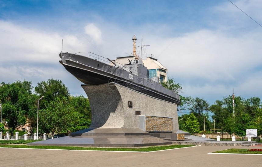 乌克兰伊兹梅尔0672乌克兰伊兹梅尔市多瑙河水手城纪念碑在阳光明媚的夏日乌克兰伊兹梅尔多瑙河水手纪念碑户外旅游正方形图片