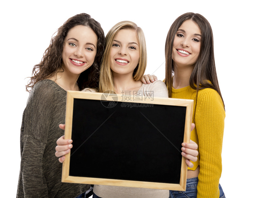 幸福拉丁三个少女拿着黑板的演唱室肖像愉快图片