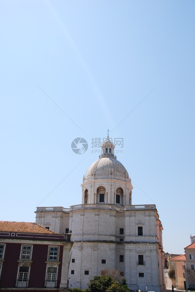 葡萄牙语首都里斯本著名的潘席恩教堂或圣格拉西亚教堂蓝天背景历史图片