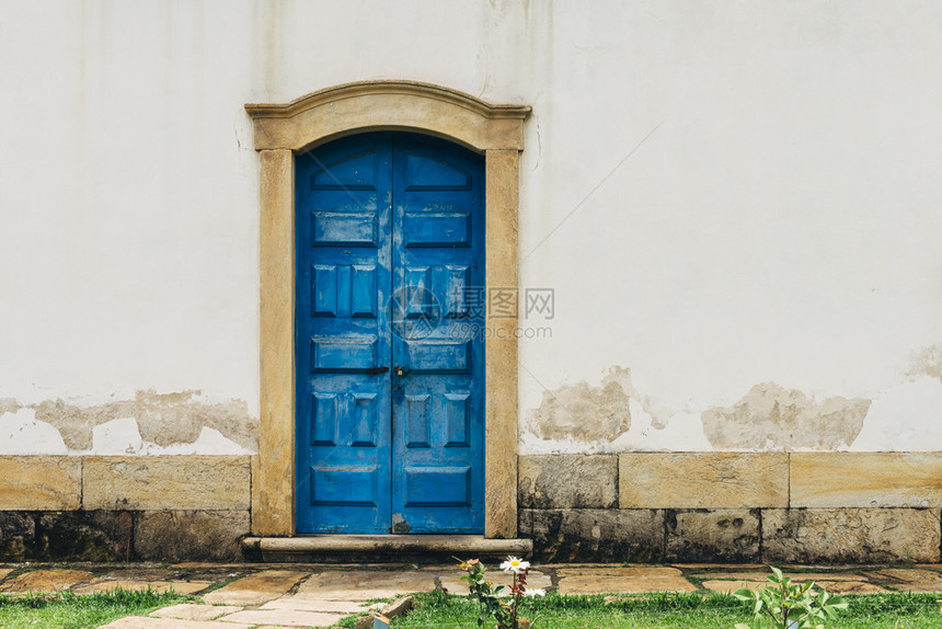 巴西MinasGerais的OwoPreto教堂蓝色明灯门巴西RuyoPreto历史教堂蓝色旧门世界安提加葡萄牙语图片
