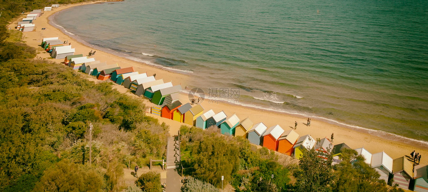 海滩BrightonBeachBoxes澳大利亚维多州冬季空中全景迷人的洗澡图片