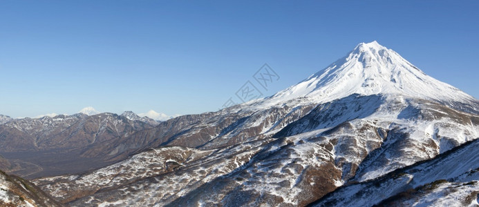 维柳钦斯基岩石白雪皑皑高清图片