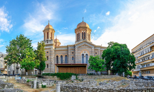 康斯坦察罗马尼亚07921圣彼得和保罗大教堂在马尼亚黑海度假胜地的圣彼得和保罗大教堂在康斯坦察罗马尼亚古老的罗马尼亚语背景