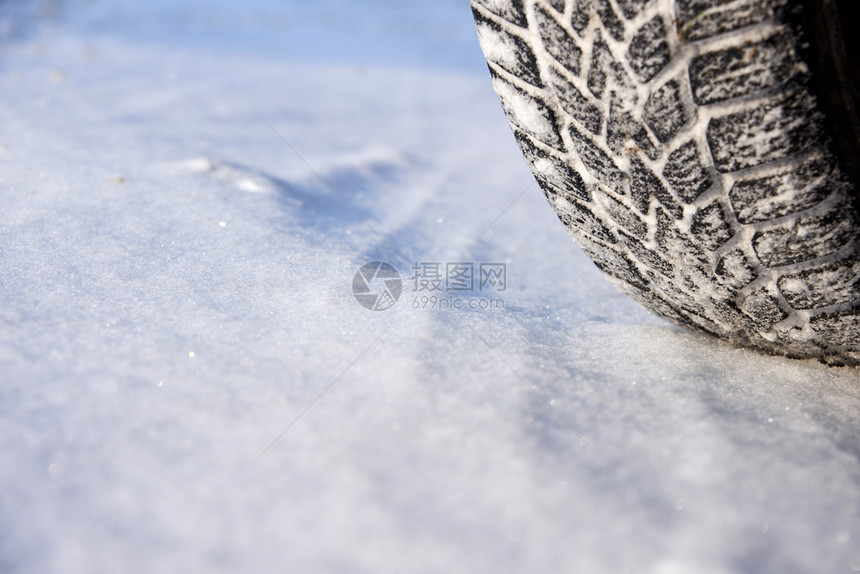 冬季起动的雪车轮胎橡胶冻结安全图片