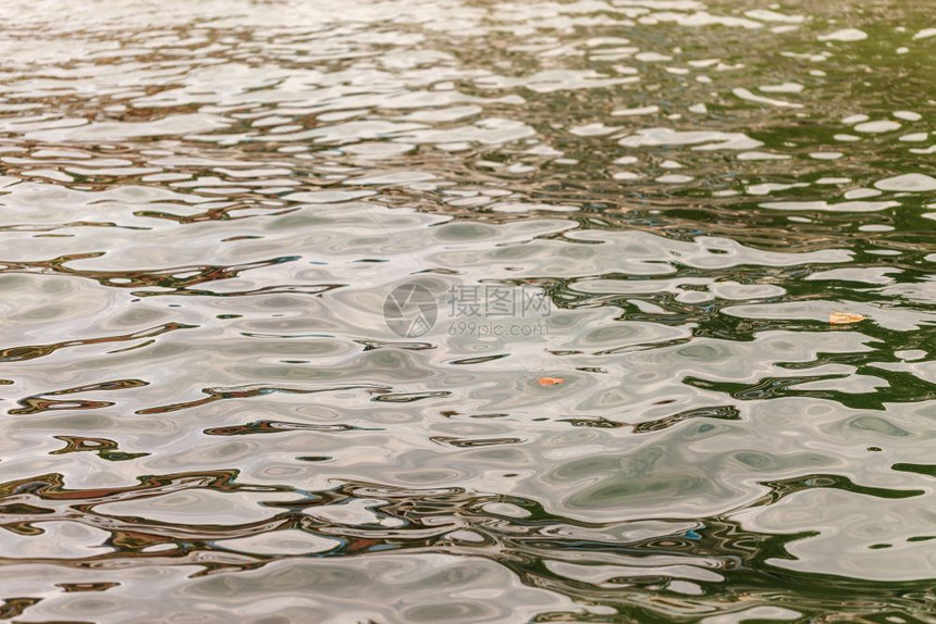 海浪特写低角度视图海浪特写低角度视图泡沫海景气图片