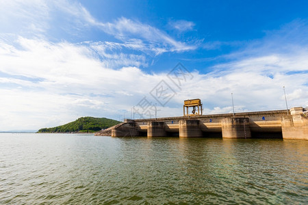 桥峡谷颜色充满水的坝墙泰国图片