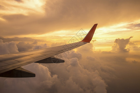 空气旅游日落云边的飞机翼行旅背景奢华图片