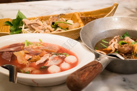 泰式面条汤大餐股票照片街道肉新鲜图片