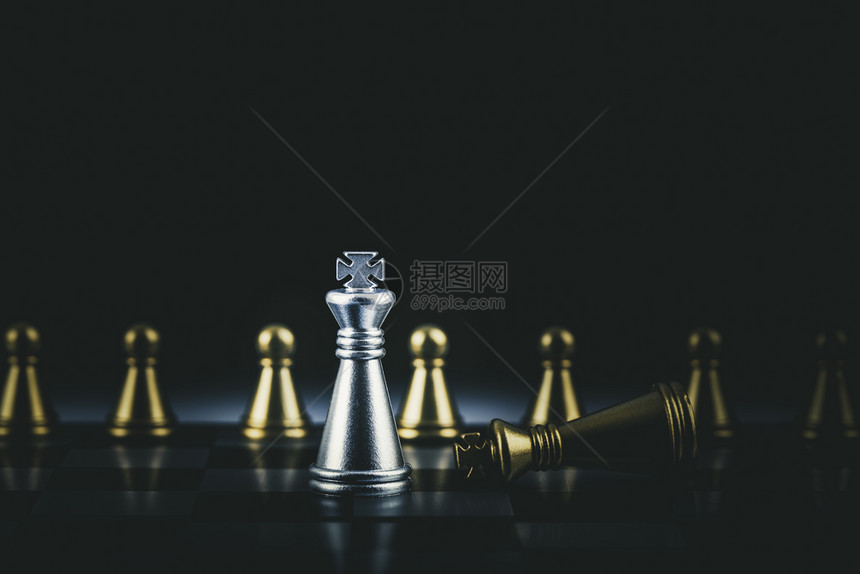 查看玩竞争成功和领导才能商业概念委员会中的象棋游戏CEW赢图片