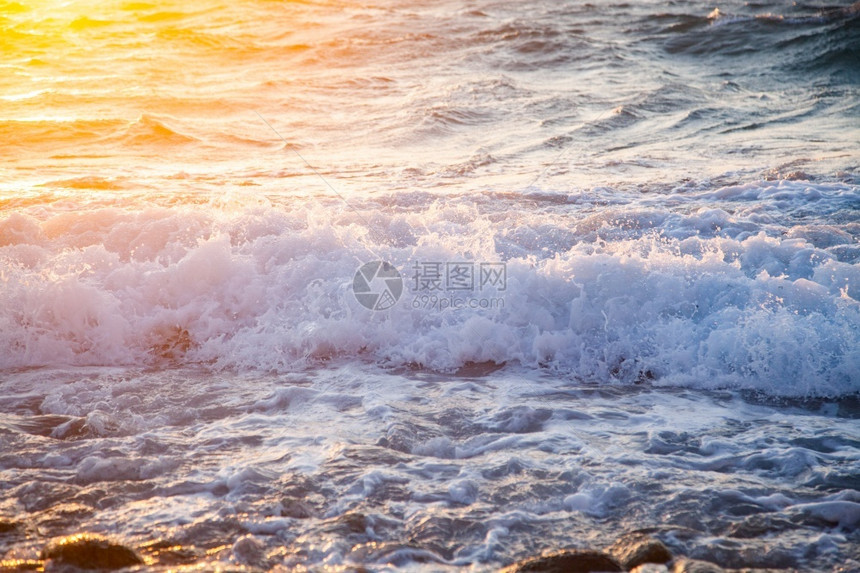 蓝色的日落夏季假背景的海浪观季节图片