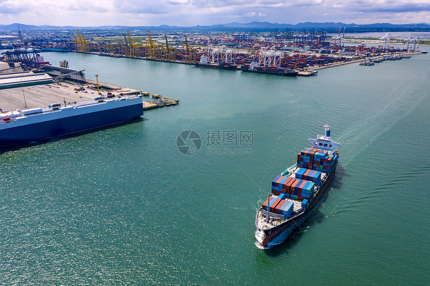 终端省码头商业大型货物集装箱船流运输国际进出口服务海上和航运港口背景鸟瞰图图片