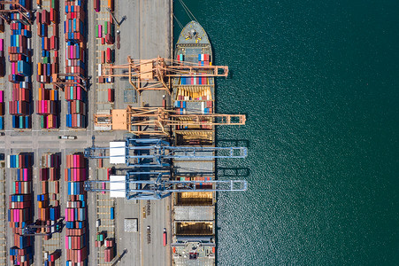 卸货进口泰国空中顶视图码头航运进出口国际和航运装载集箱图片