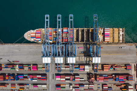 空中顶视图码头航运进出口国际和航运装载集箱海洋贸易血管图片