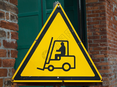 商业黄叉式起重卡车操作警告信号运输概念建造保护的图片