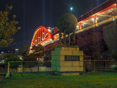 结构体地球2017年4月日从横跨本神户港的Obashi桥下夜视城市图片
