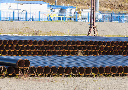 基础设施加油站新的备用金属废管道铺设技术图片