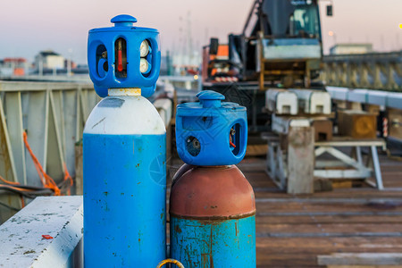 压缩液气罐基本潜水设备工业背景和水下高的肺图片