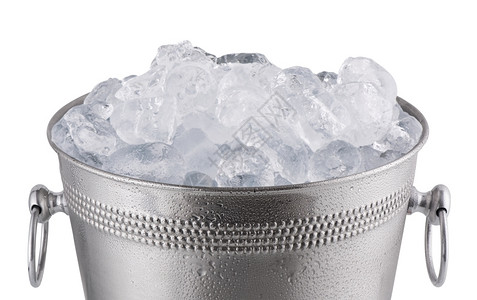 反射紧的金属香槟桶满是冰孤立在白色上茶点水图片