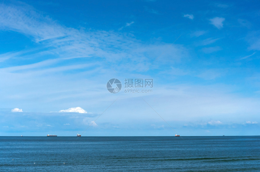 沙洲码头日落蔚蓝的大海和天景小船蔚蓝的大海和天图片