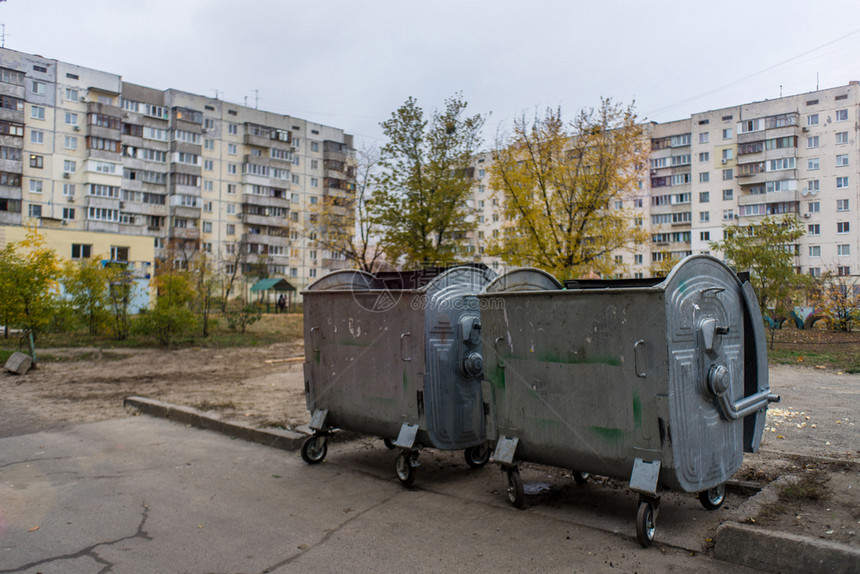 干净的生态浪费乌克兰基辅犹太人区垃圾集装箱系统图片