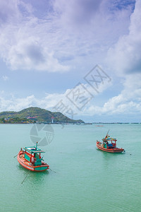 海上小型渔船图片