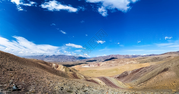 风景阿勒泰天空秋的阿尔泰山和丘陵全景照片秋天的阿尔泰山和丘陵全景照片图片