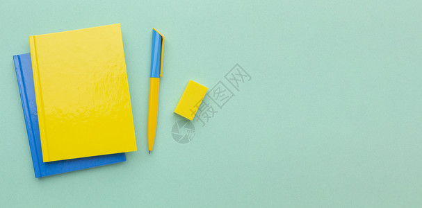 黄蓝撞色笔记本和笔背景图片