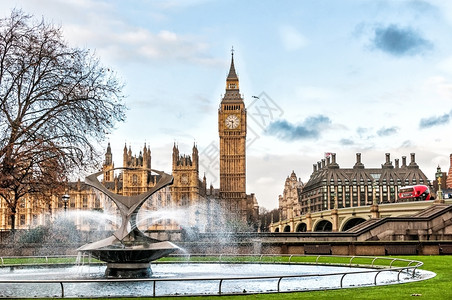 钟伟大的建筑学联合王国BigBen和圣托马斯医院信会喷泉伦敦图片