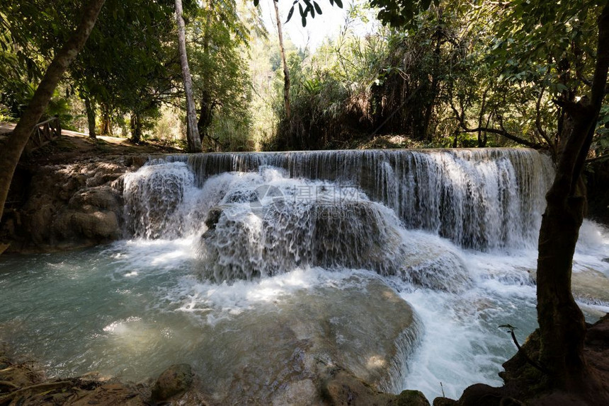 亚洲LuangPrabang老挝宽西瀑布的水流动硅图片