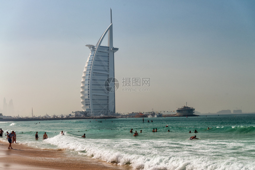 迪拜的海边沙滩风景图片