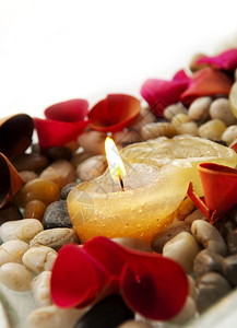 小石头和明花之间燃着的蜡烛圣诞节点亮灵图片