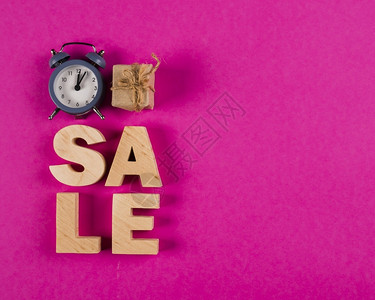 礼物单词假期最上视图销售文字时钟粉色背景图片