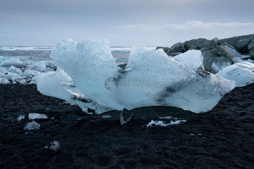 风景优美泻湖环境冰岛Joekulsarlon钻石海滩上的冰山图片