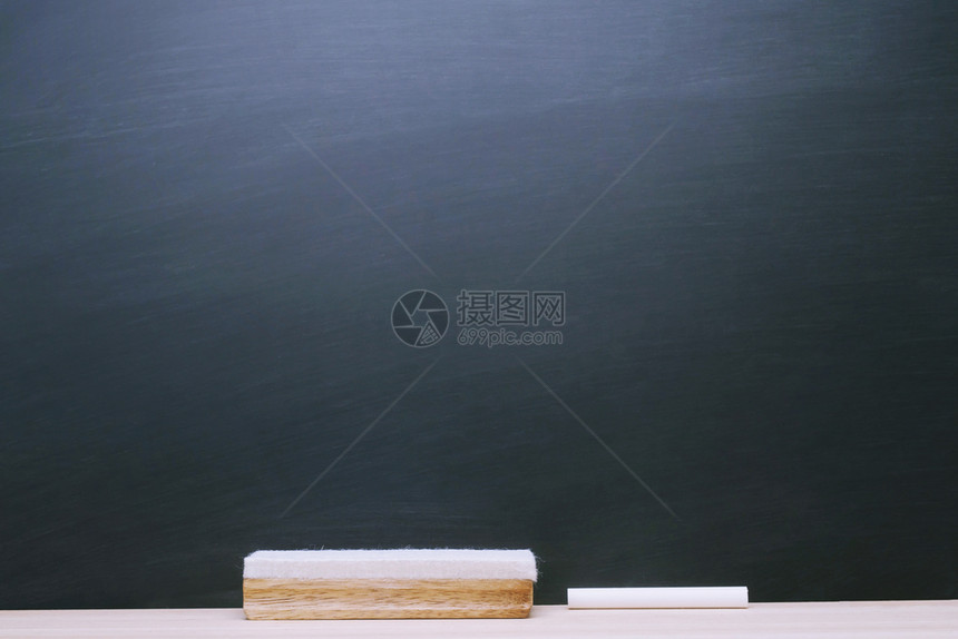 黑色的椅子板在教室的橡皮机老师图片