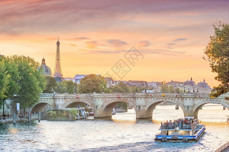 著名的城市法国埃菲尔塔巴黎天线日落视图建筑学图片