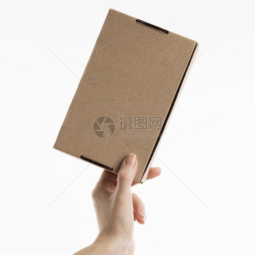 吸引人的盒子拿着纸板箱的手递送图片