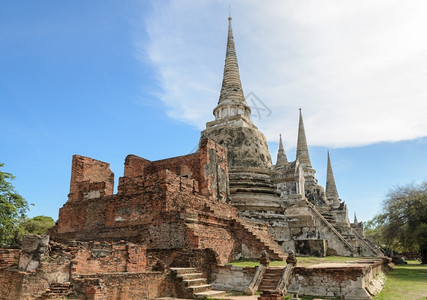 WathraSiSanphet泰国Ayutthaya皇宫地下前王朝寺庙的废墟和古老修道院天的图片