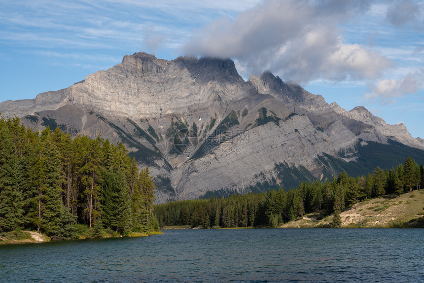 自然洛基加拿大艾伯塔省Banff附近的Johnson湖全景图像户外图片