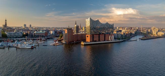 兰登斯布吕肯易北河Elbphilharmony和Landungsbrucken汉堡的空中全景天线镇背景