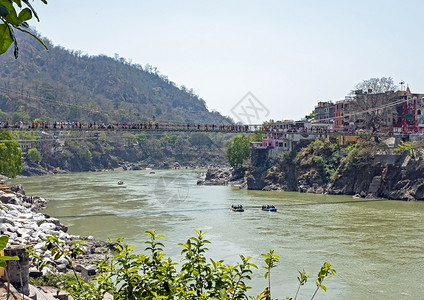 印度亚洲Laxmanjhula的江河Ganga国民桥旅行图片